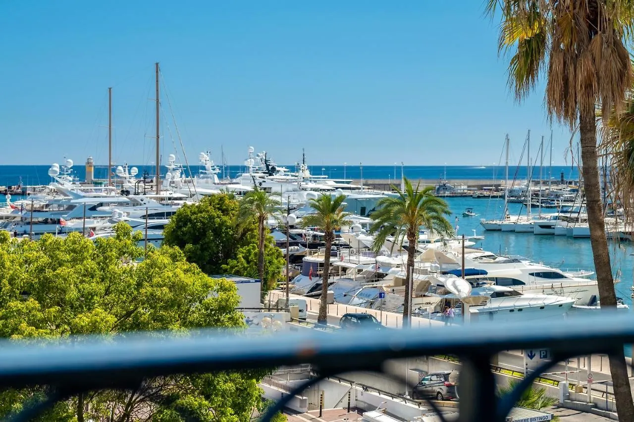 Croisette Luxury Waterfront Across The Sea location