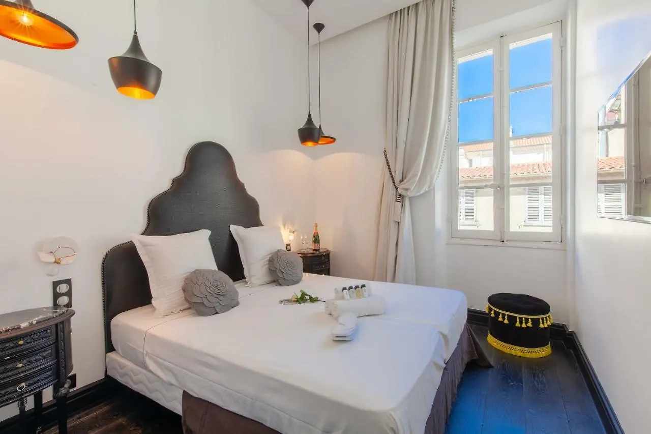 Croisette Luxury Waterfront Across The Sea Apartment Cannes France